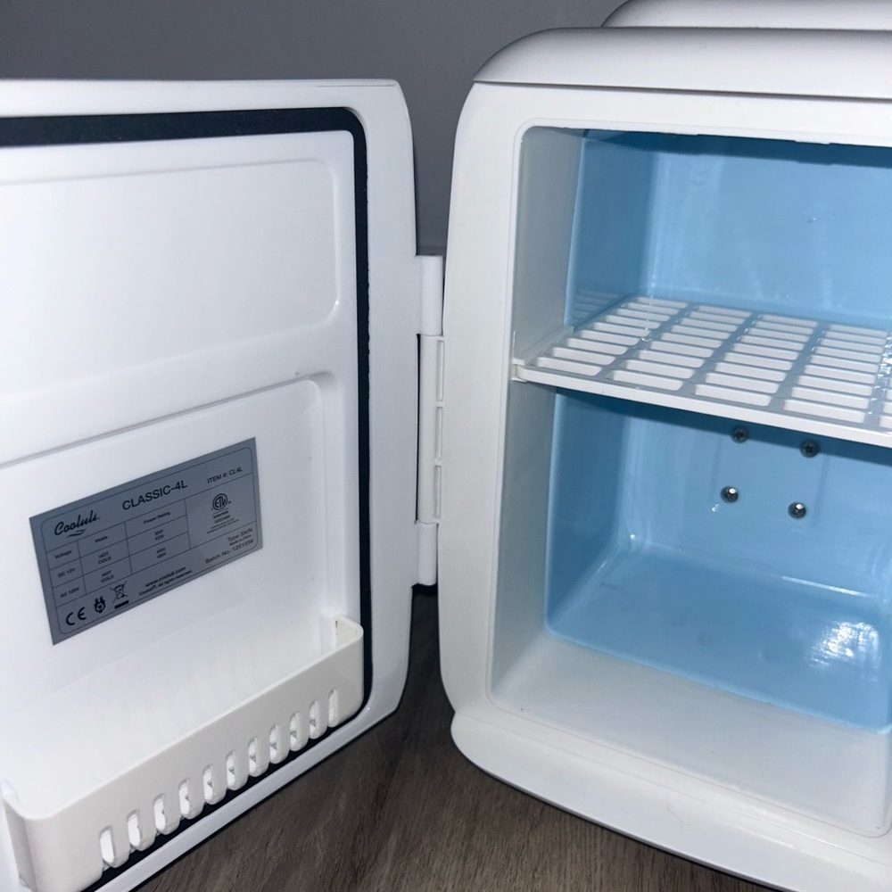Mini Fridge - Picture 4 of 4